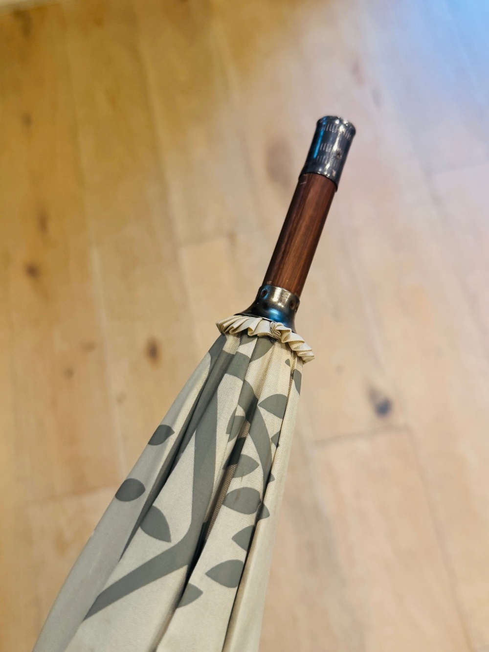 Four Seasons Luxury large Umbrella from Lanai Hawaii - Picture 9 of 10